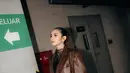 Mahalini Raharja kembali tampil dengan setelan gaya andalan kenakan oversized leather jacket. Dipadu dengan inner semi transparan dan boots hitam [@mahaliniraharja]