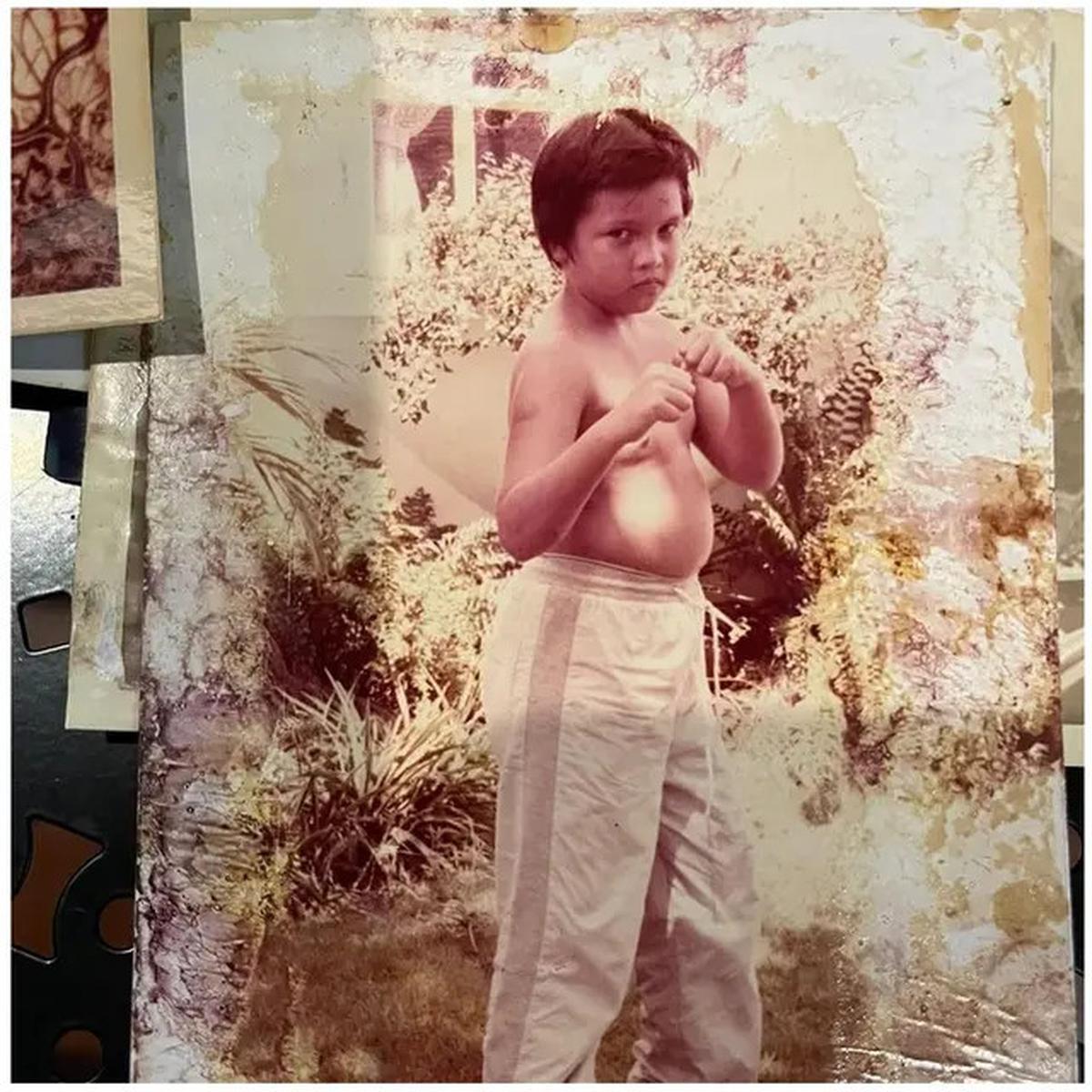 6 Potret Transformasi Adrian Maulana, Awet Muda di Usia 48 Tahun