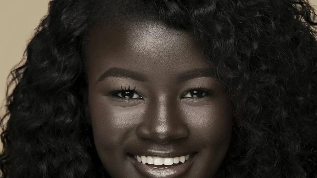 Seperti Khoudia Diop, 5 Model Berkulit Gelap Ini Juga Mendunia