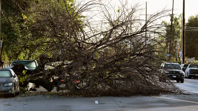 Badai Dahsyat Sebabkan Banjir hingga Tanah Longsor di California