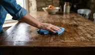 Tips Membersihkan Meja Kayu agar Tetap Awet dan Mengilap, Tak Bisa Sekadar Rajin Mengelap