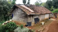 Kisah Kemiskinan di Sukabumi: 3 Keluarga Tinggal Satu Atap di Rumah Nyaris Roboh