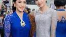 Kedua istri ini terlihat kompak mengenakan kebaya dan jinjing tas Lady Dior dengan warna berbeda [@bebytsabina]