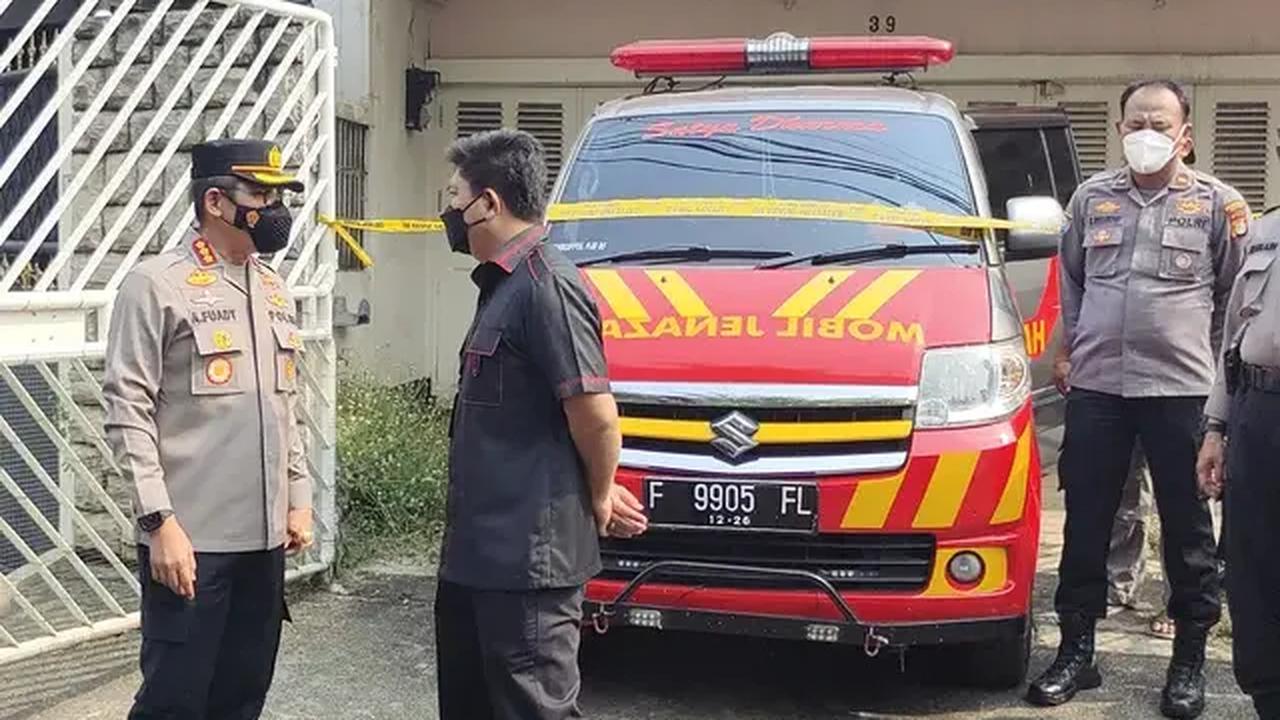 Hendrik pertama kali mencium aroma busuk menyengat sekitar tiga pekan lalu. Saat itu dia sedang mengantar paket ke rumah sebelah.