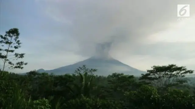 Status Gunung Agung meningkat dari siaga menjadi awas. Awas adalah status tertinggi dari gunung berapi.