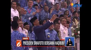 Selain swafoto bersama, Jokowi ajak para ASN agar bekerja sesuai dengan zaman dan teknologi di sela-sela perayaan HUT ke-47 Korpri di Istora Senayan, Jakarta.