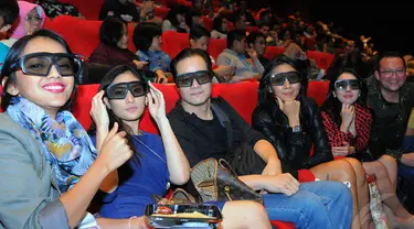  Selebriti tanah air ikut menonton Premiere film Godzilla di XXI Gandaria City pada Selasa (14/5/2014) (Liputan6.com/Faisal R Syam).