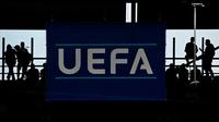 Penonton menunggu menjelang pertandingan babak 16 besar UEFA Euro 2024 antara Spanyol dan Georgia di Stadion Cologne di Cologne pada 30 Juni 2024. (Tobias SCHWARZ/AFP)