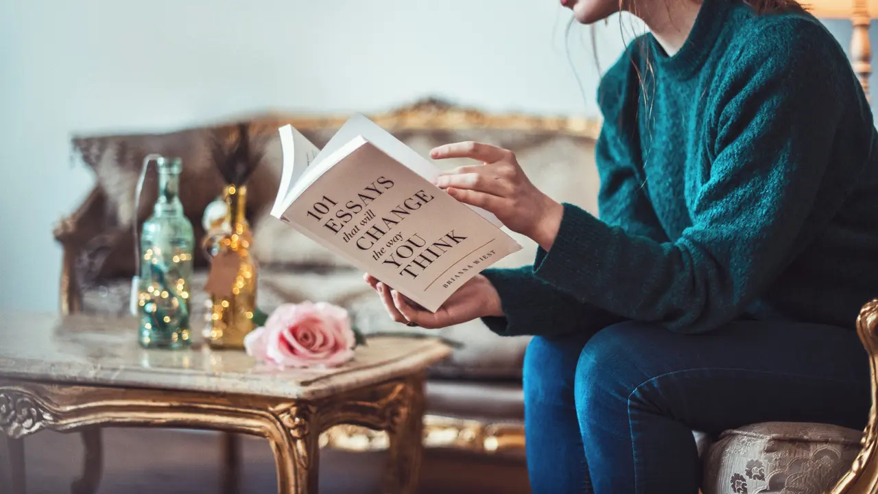 Membaca Novel