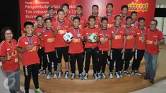 Tim sepak bola Indosat Ooredoo U-13 raih juara runner up di kompetisi Gothia Cup 2016 di Swedia, Jakarta, Selasa (2/8/2016). Tim zooredo U-13 Indonesia berhasil menyisihkan 1.659 tim dari 81 negara. (Liputan6.com/Yoppy Renato)