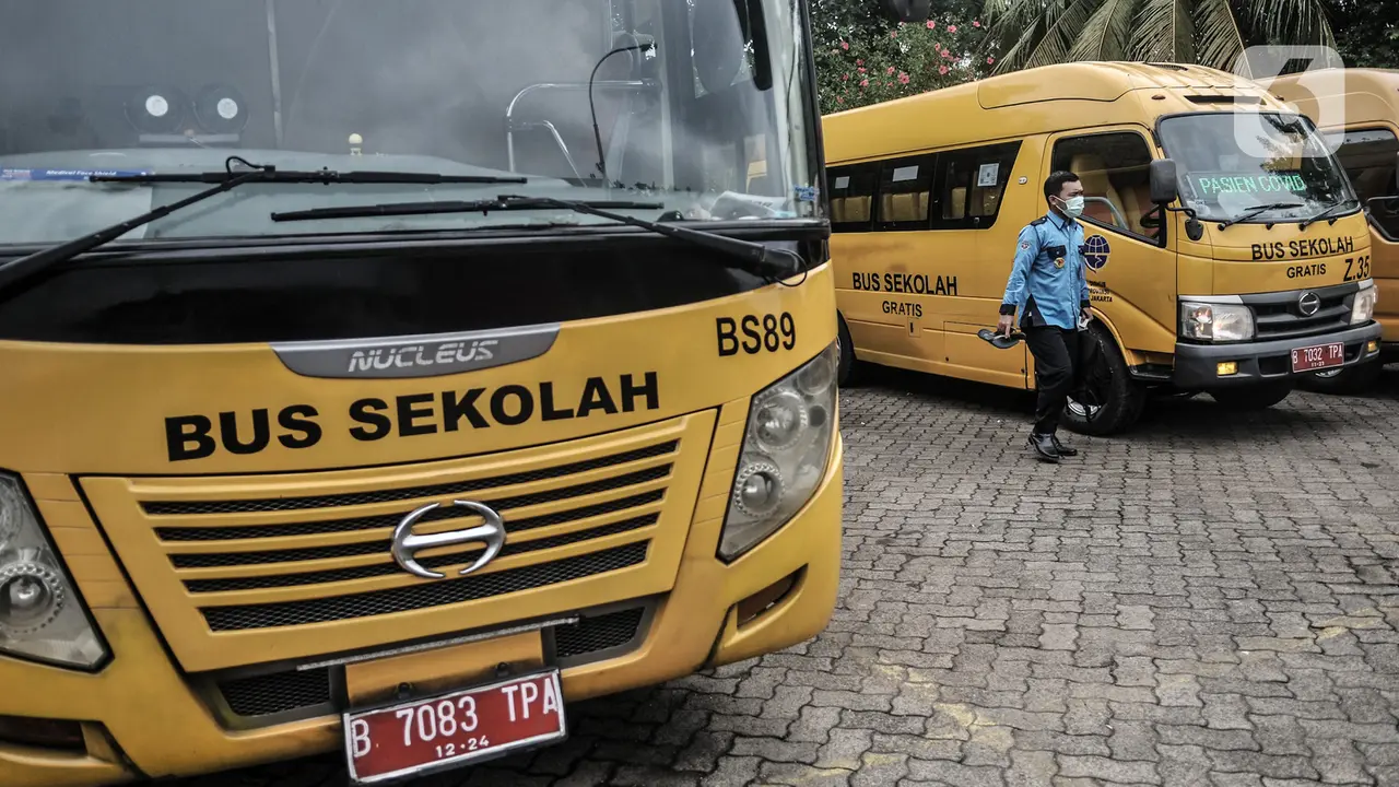 Dekontaminasi Sopir Pengantar Pasien Covid-19