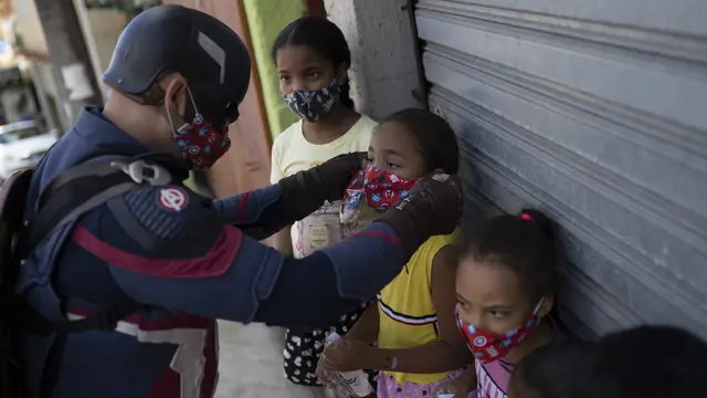 Aksi Captain America Berupaya Cegah Penularan COVID-19 pada Anak-Anak