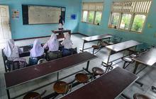 FOTO: Satu Kelas Hanya Empat Murid, Potret Sepinya SMA Swasta di Depok
