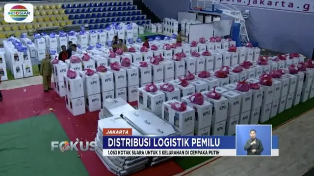 Panitia Pemilihan Kecamatan (PPK) Cempaka Putih distribusikan logistik Pemilu 2019 di GOR Cempaka Putih.