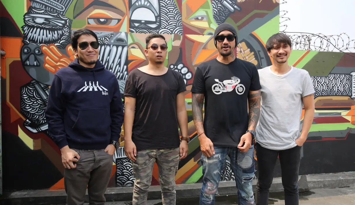 Band yang kini digawangi oleh Desta, Ringgo, Tora, dan Vincent ini merasa bersyukur dapat tampil di konser Andien. Pasalnya, The Cash hampir surut dan dapat kembali menunjukan aksinya di panggung. (Galih W. Satria/Bintang.com)