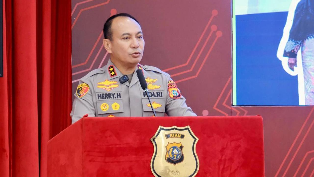 Kapolda Riau Copot Kapolsek Bukitraya Buntut Debt Colektor Serang Wanita di Mapolsek