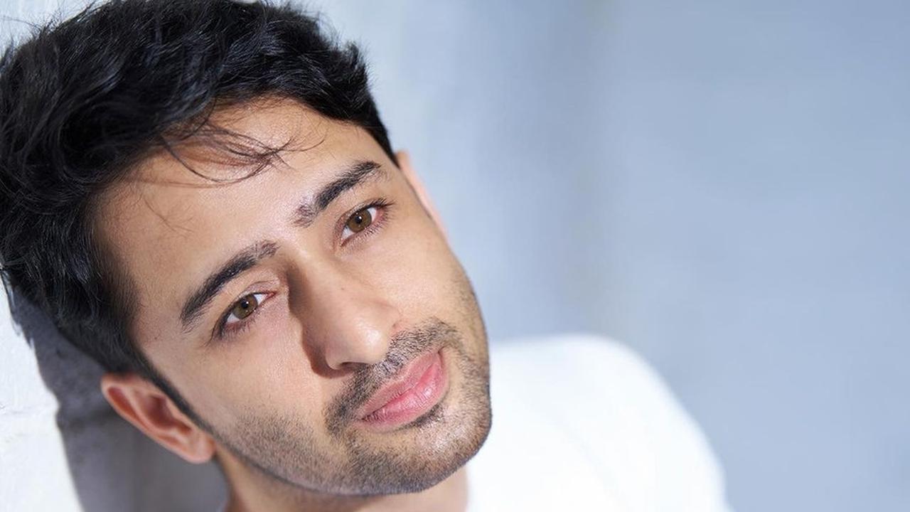 Shaheer Sheikh, aktor Muslim, rajin salat dan berpuasa Ramadan saat berada di Indonesia.<br>