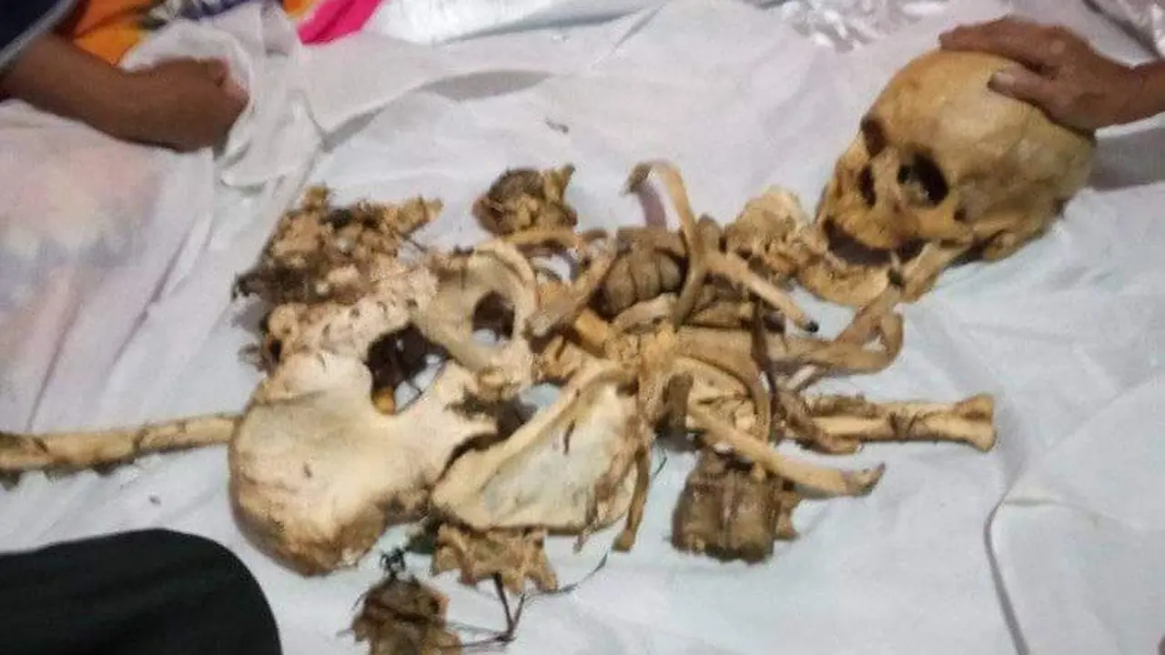 Jasad yang tinggal tulang-belulang ditemukan di danau Limboto (Arfandi Ibrahim/Liputan6.com)