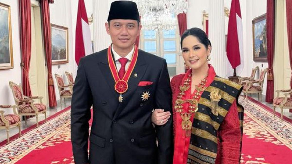 Potret Annisa Pohan Dampingi AHY Terima Tanda Kehormatan dari Jokowi, Tenteng Tas Dior Hampir Rp100 Juta Berita Viral Hari Ini Kamis 19 September 2024