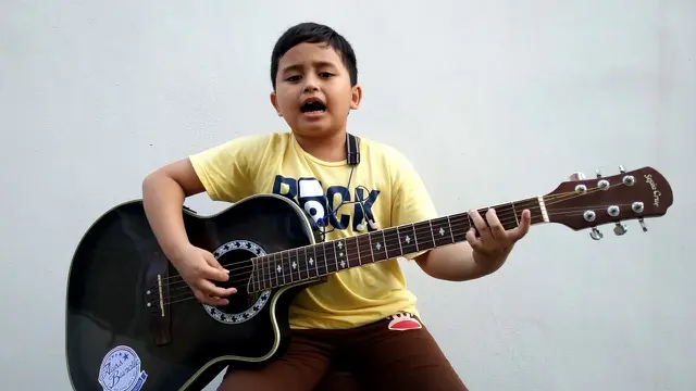 Azry, Bocah Cilik yang Booming Setelah Cover Lagu Kehilangan Milik Firman