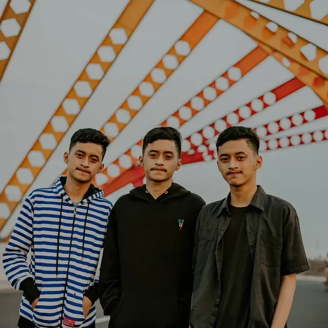 6 Potret Kompak YouTuber Kembar 3, Asal Surabaya yang Curi Perhatian