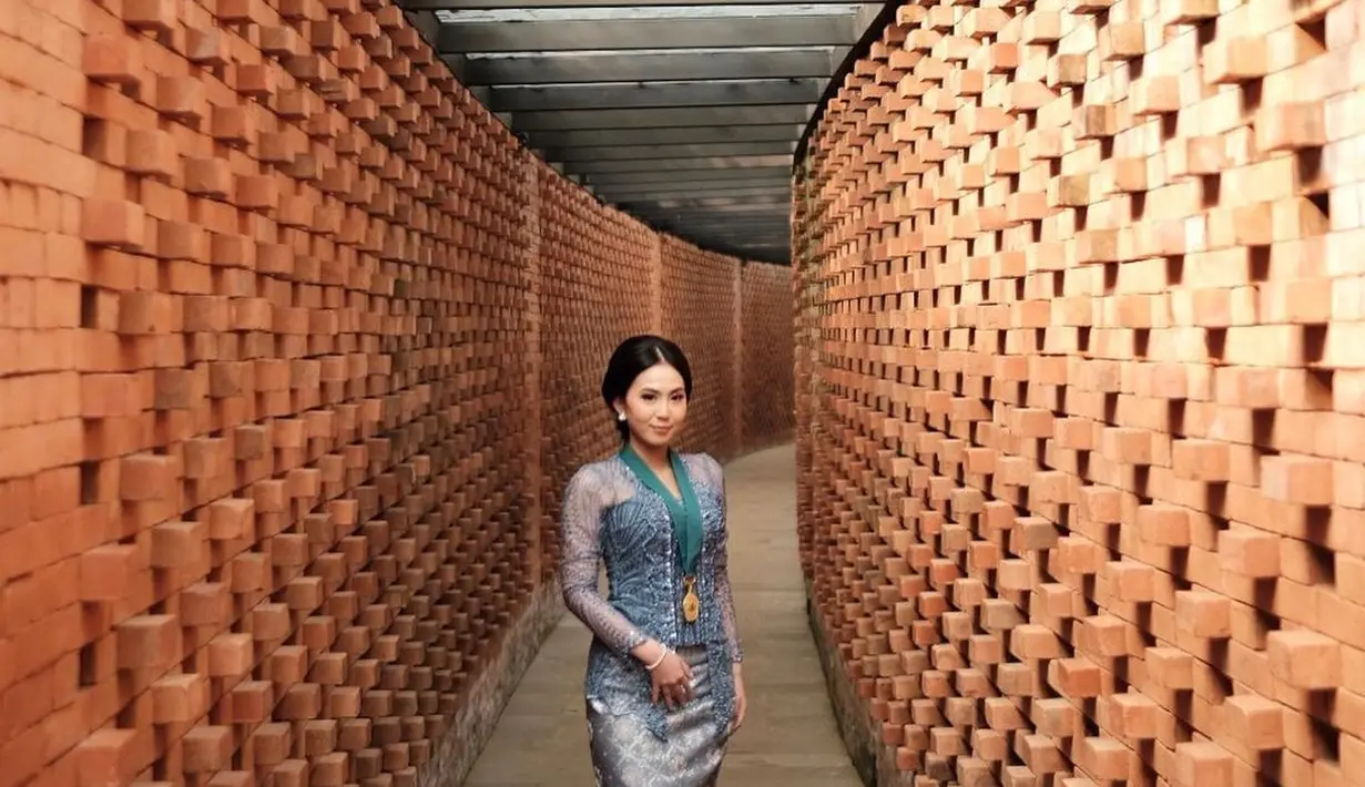 Potret Zahra Annisya Adik Awkarin Wisuda Dokter, Jadi Penerus Orang Tua ...