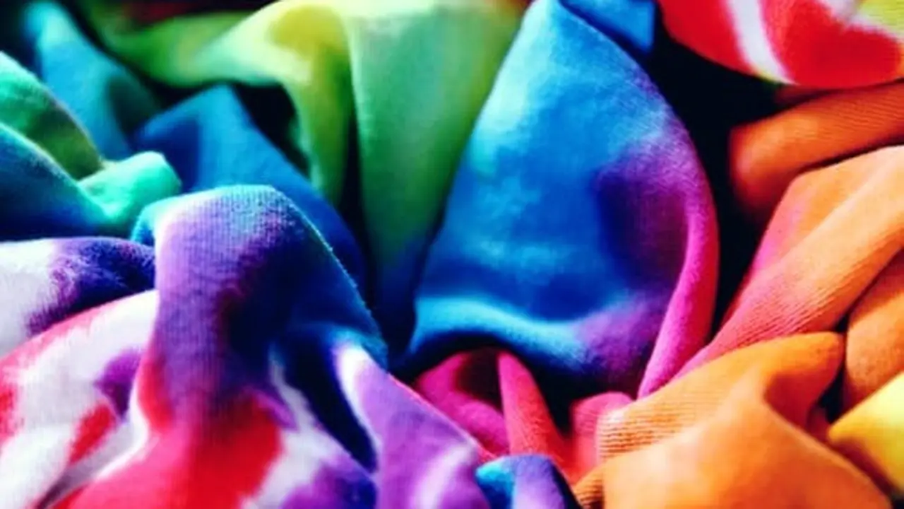 Cara Praktis Membuat Masker Kain dengan Teknik Tie Dye di Rumah