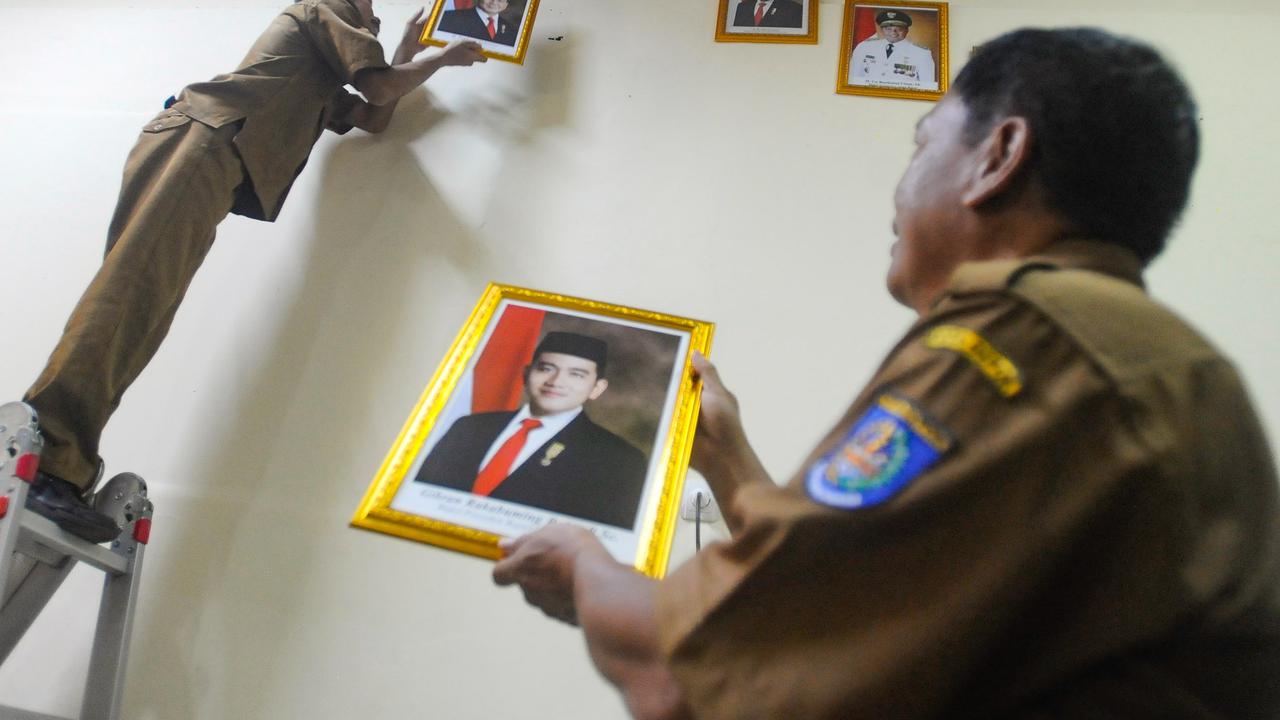 Murid sekolah pasang foto Presiden Prabowo di ruang kelas