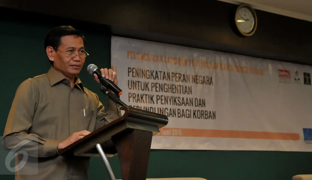 Direktur Jenderal HAM, Mualimin Abdi memberikan sambutan saat diskusi bertajuk ‘Peningkatan Peran Negara untuk Penghentian Praktik Penyiksaan Bagi Korban’ yang digelar KontraS, Jakarta, Kamis (25/6/2015). (Liputan6.com/Johan Tallo)