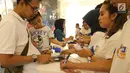 Nasabah sedang menukarkan poin pada peluncuran BRI Poin di Jakarta, Sabtu, (11/11). BRI Poin dapat ditukarkan untuk berbelanja di sejumlah merchant dan belanja online. (Liputan6.com/Fery Pradolo)