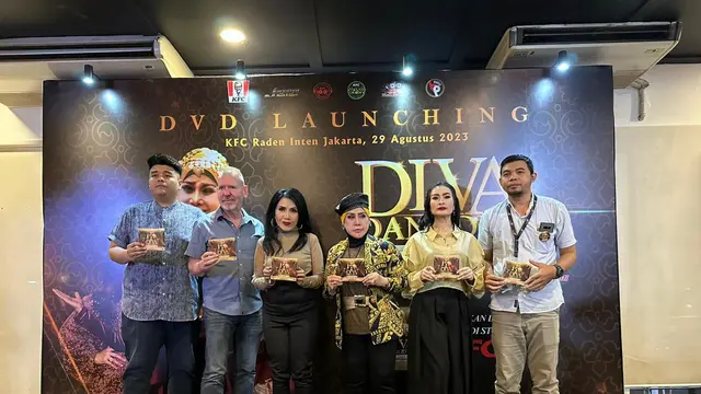 Empat diva dangdut Indonesia, Elvy Sukaesih, Rita Sugiarto, Iis Dahlia, dan Iyeth Bustami