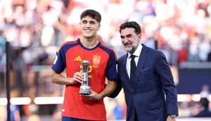 Pau Cubarsi Pemain Muda Terbaik Piala Dunia 2026, Unai Simon Sabet Sarung Tangan Emas
