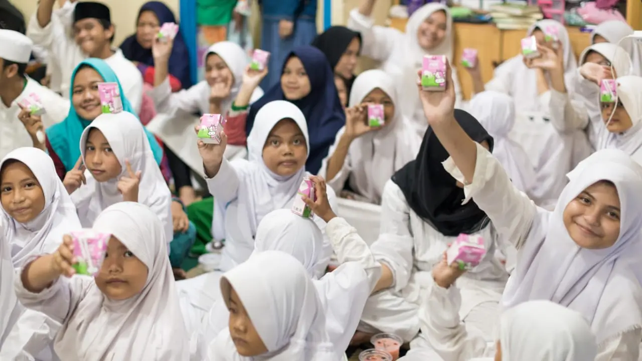 Buka Bersama Diamond dan Hari Susu