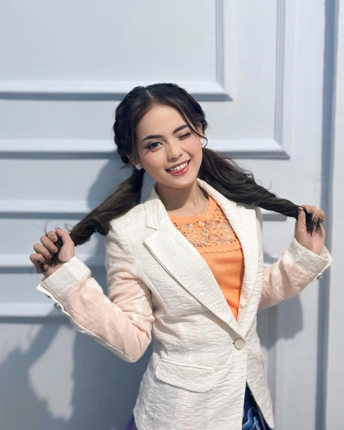 Putri Isnari Dapat Hadiah Uang Tunai Ratusan Dolar di Momen Ulang Tahun