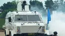 Suasana saat anggota Polri melakukan simulasi penanganan teror dan unjuk rasa di Gedung Multi Fungsi Polri, Cikeas, Bogor, Jawa Barat, (23/4). Simulasi diikuti berbagai kesatuan Polri. (Merdeka.com/Arie Basuki)