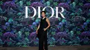 Mira Rajput Kapoor tampil edgy dengan gaun silk wol hitam dari Dior Pre Fall 2023 [Dior]