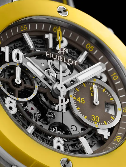 Hublot The Big Bang Unico Cheval Blanc Randheli dan The Big Bang One Click Cheval Blanc Randheli. Dua jam tangan ini dibuat dalam kemitraan dengan resor hotel Cheval Blanc LVMH di Maladewa. Kronograf Big Bang Unico Cheval Blanc Randheli dan Big Bang One Click Cheval Blanc Randheli tersedia secara eksklusif di resor, dan dibatasi hingga 25 buah untuk setiap model. kedua model menampilkan getaran santai dan kasual dengan case berbahan satin dan bezel keramik kuning cerah. Memiliki ketahanan dalam air laut hingga 100 meter, cocok untuk dikenakan saat berlibur di alam tropis. / Foto dok Hublot.