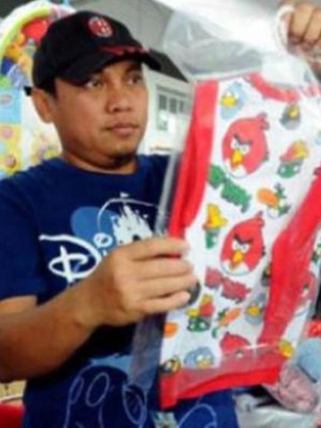 Gayus Pakai Topi Milan