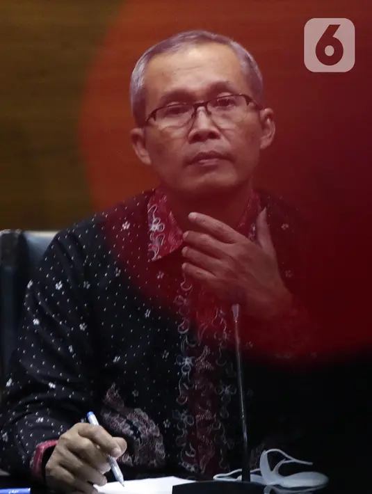 Wakil Ketua KPK, Alexander Marwata saat rilis penahanan dua tersangka dugaan korupsi pekerjaan pembangunan Stadion Mandala Krida Daerah Istimewa Yogyakarta di Gedung KPK, Jakarta, Kamis (21/7/2022). KPK menahan Direktur Utama PT Arsigraphi, Sugiharto dan Kabid Pendidikan Khusus Dinas Pendidikan, Pemuda dan Olahraga DIY, Edy Wahyudi sebagai tersangka. (Liputan6.com/Helmi Fithriansyah)