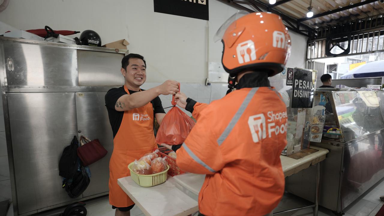 Pesanan Ayam Goreng Buni diambil oleh Mitra Pengemudi ShopeeFood