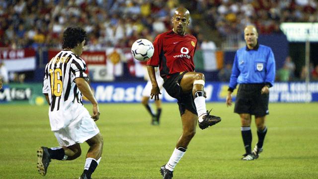 FOTO: 8 Pesepak Bola Dengan Style Kaos Kaki Rendahnya