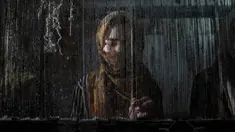 Seorang wanita Afghanistan menganyam karpet di pabrik karpet tradisional di Kabul, Afghanistan, Senin (6/3/2023). Setelah Taliban berkuasa di Afghanistan, banyak hak dasar wanita telah dirampas. (AP Photo/Ebrahim Noroozi)