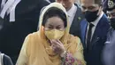 Rosmah Mansor, istri mantan Perdana Menteri Malaysia Najib Razak, tiba di Pengadilan Tinggi Kuala Lumpur di Kuala Lumpur, Kamis (1/9/2022). Vonis terhadap istri mantan PM Malaysia itu akan dibacakan pada hari ini. (AP Photo/Vincent Thian)