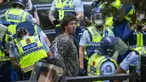 Seorang demonstran ditangkap pada protes menentang mandat vaksin virus corona di Wellington, Selandia Baru, Rabu (2/3/2022). Sejak awal pandemi, Selandia Baru telah melaporkan kurang dari 100 kematian akibat virus di antara populasinya yang berjumlah 5 juta. (Mark Mitchell/New Zealand Herald via AP)