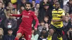 Mohamed Salah dinobatkan sebagai man of the match di laga Liverpool melawan Watford. Ia tercatat menjadi kreator gol pertama yang dilesatkan oleh Sadio Mane dan berhasil mencetak gol di menit ke-54. Salah mendapatkan 63,7% suara lewat voting si situs resmi Liga Inggris. (PA via AP/Tess Derry)