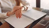 Ada beberapa alasan mengapa metode sederhana ini dapat membantu seseorang melawan kebiasaan menunda pekerjaan. [Dok/Pexels.com/Gustavo Fring].