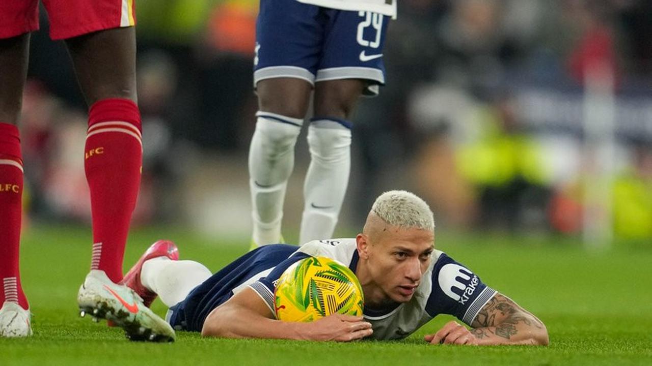 Momen Lucu saat Laga Liverpool Vs Tottenham, Aksi Tengil Virgil van Dijk ke Richarlison Bikin Tertawa