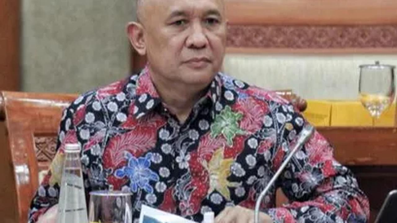 Teten mengatakan, penjual TikTok shop di Indonesia tidak lain hanya sebagai reseller produk-produk impor, khususnya dari China.