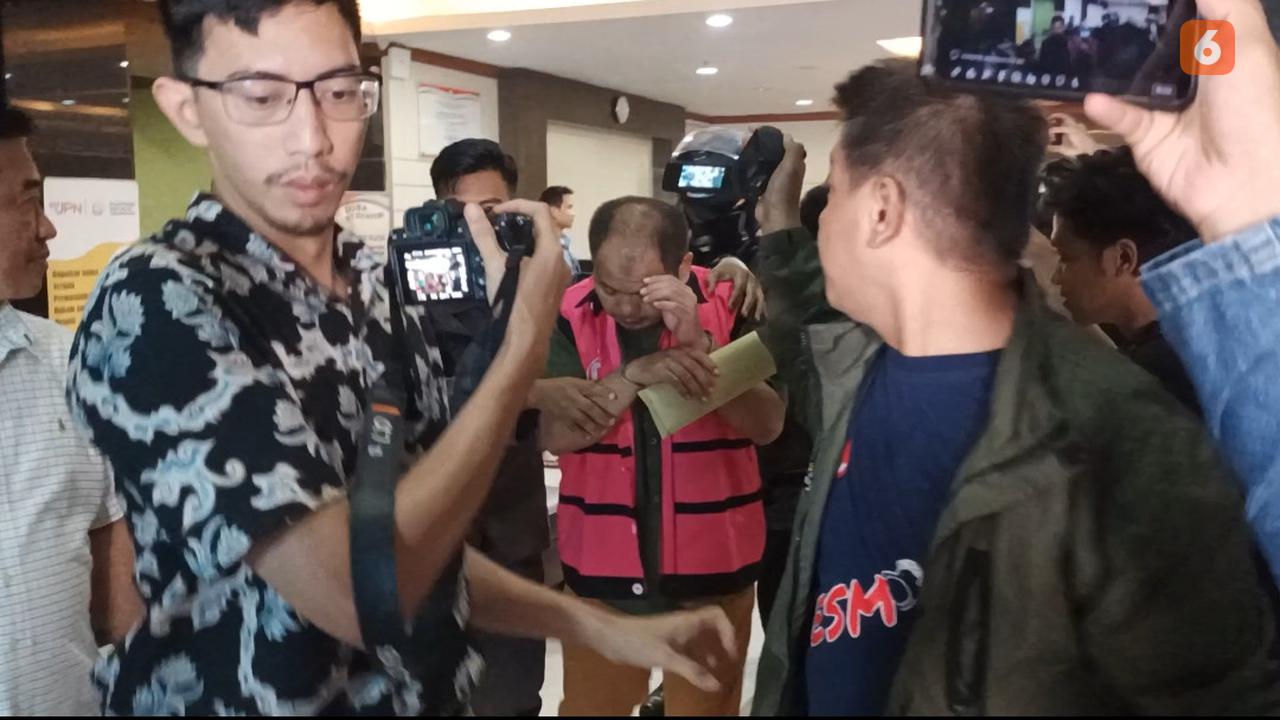 Kejati Sulsel kembali menjerat 2 tersangka dalam dugaan korupsi Rp20 miliar di Kantor PT. Surveyor Indonesia Cabang Makassar (Liputan6.com/Eka Hakim)