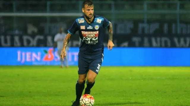 Nick Kalmar Arema Cronus